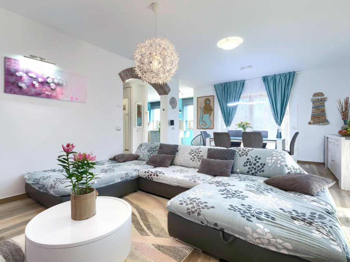 Holiday Home Villa Amaii By Interhome Karigador Eksteriør billede
